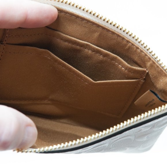 Coach 67555 White corner-zip wristlet NWT - Picture 5 of 8